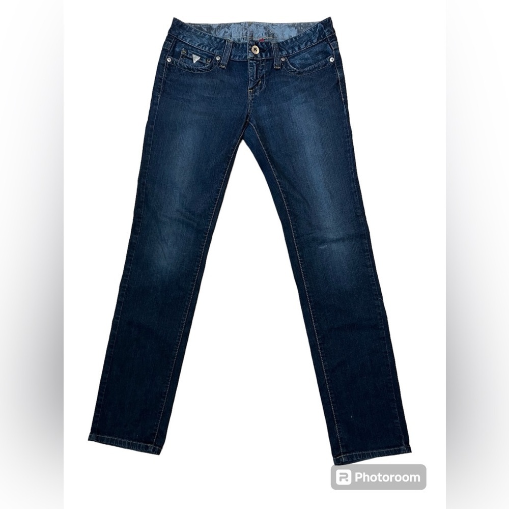 Authentic Guess foxy, skinny  leg denim jeans for women.